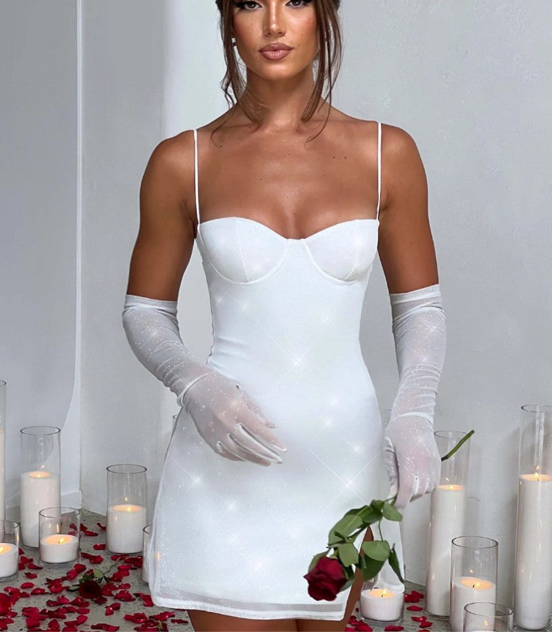 Trumpa sukienka z rozcięciem i ramiączkami