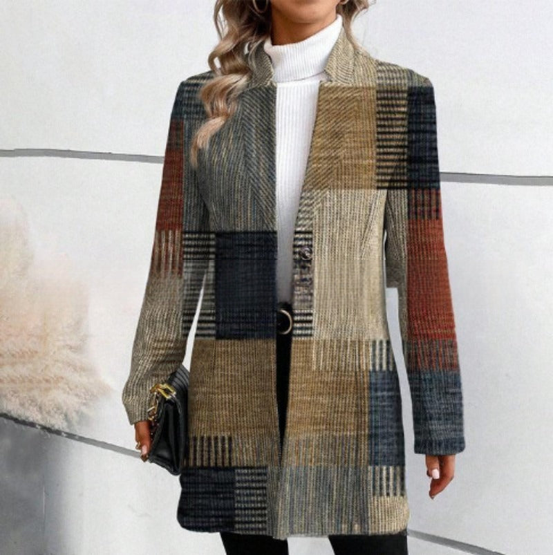 Raštuowany trencz z sztywnym kołnierzem